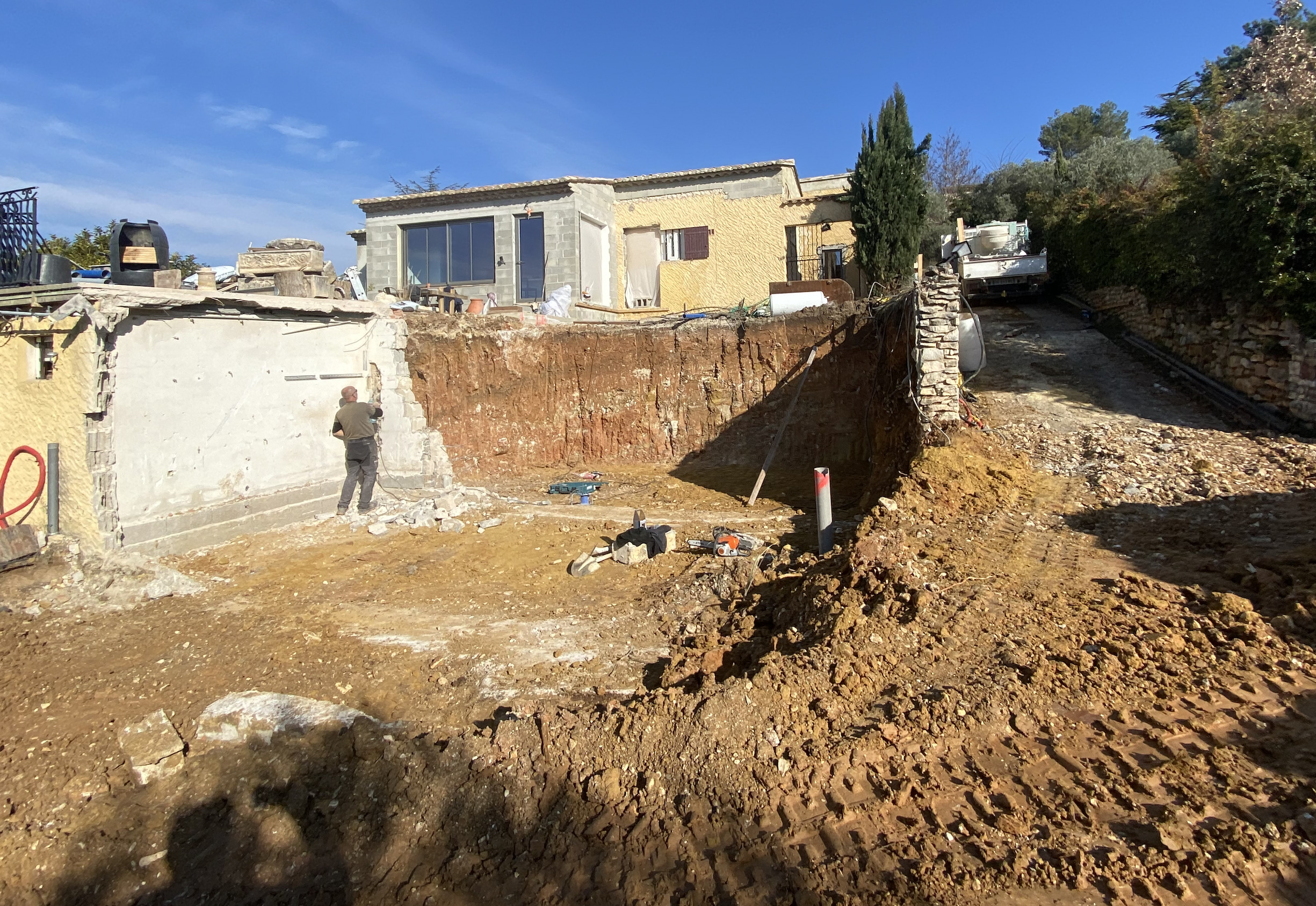 Démolition pour laisser place à une extension de 200 m2 à Rousillon