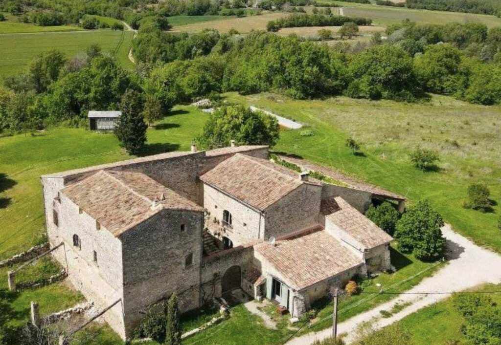Réhabilitation d'une ancienne ferme à Céreste