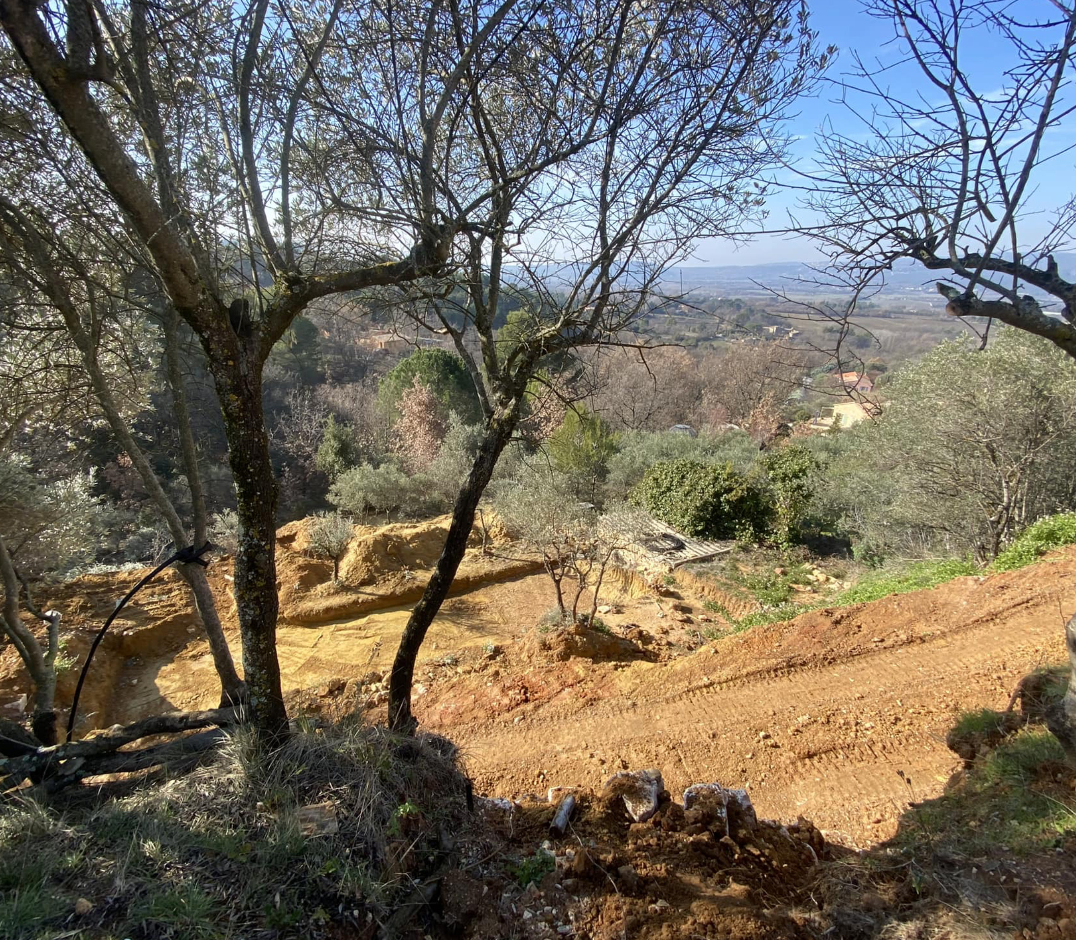 Terrassement pour le bassin de nage à Rousillon